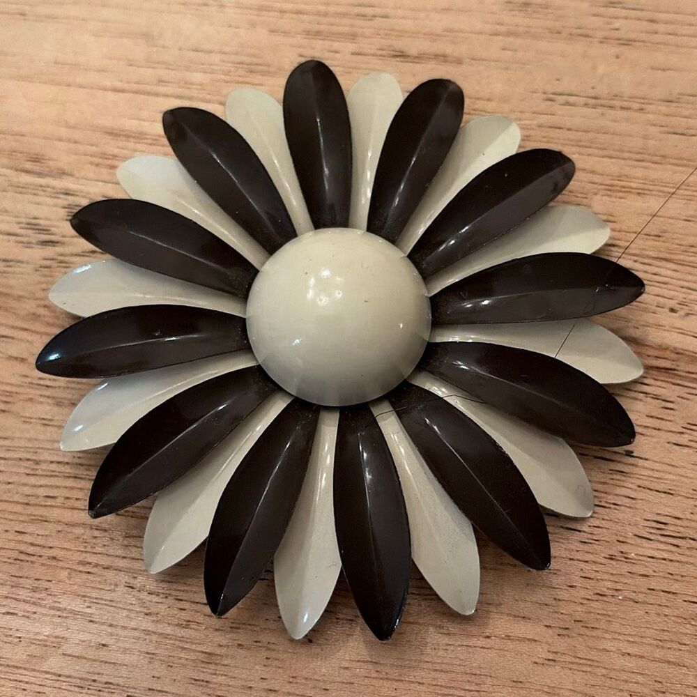 Vintage large flower daisy 1960's pin brooch brown cream